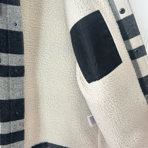 Old Navy plaid fleece lined jacket size L. NWOT - Picture 4 of 6